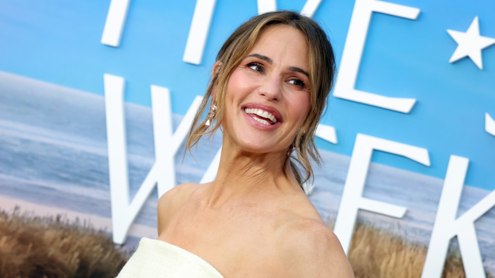 Jennifer Garner critica paparazzi que 'derrubaram' crianças e muito mais só para tirar fotos dela e de Ben Affleck: 'Tão faminta para me atingir'