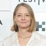 Jodie Foster diz que 'F1' de Brad Pitt parecia ter sido feito por IA e escrito por um computador: 'Não foi?'