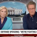 Joe Scarborough lidera discurso de 6 minutos depois que Mike Johnson sai do tiroteio no Maine ICE