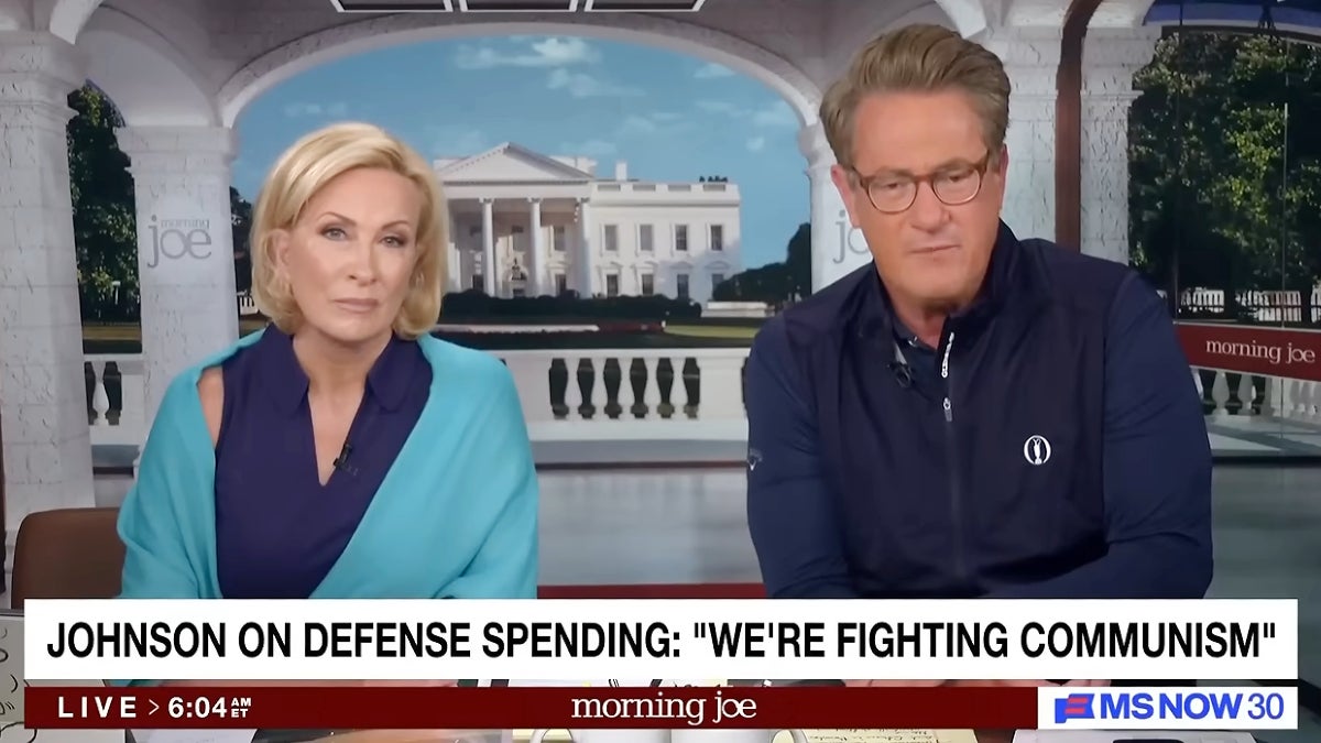 Joe Scarborough lidera discurso de 6 minutos depois que Mike Johnson sai do tiroteio no Maine ICE