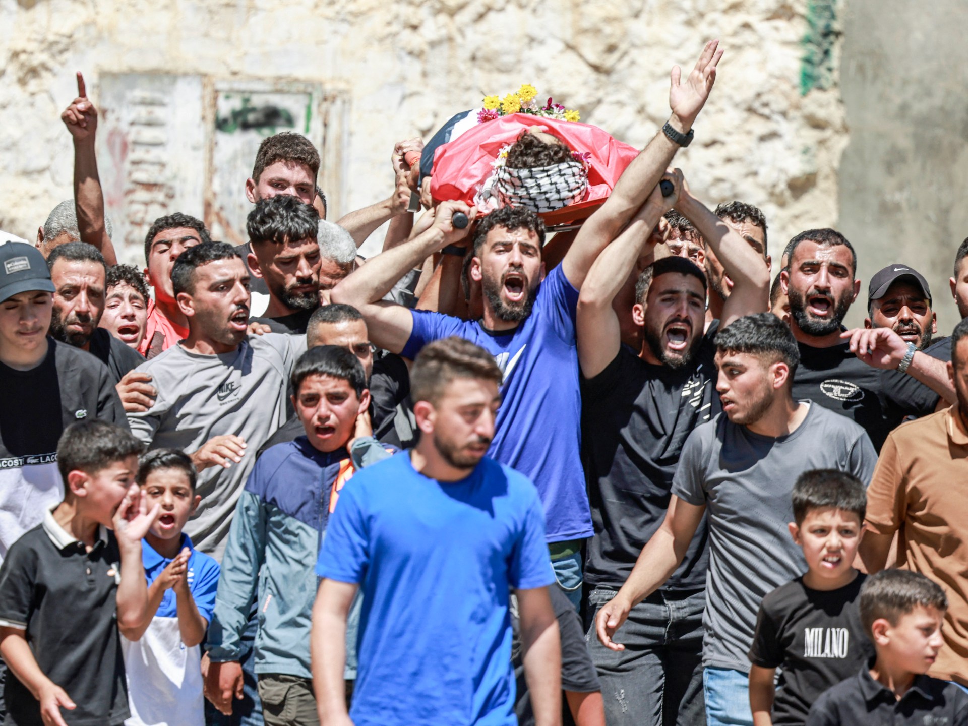 Jogador de futebol adolescente palestino morre uma semana após ataque a colonos israelenses