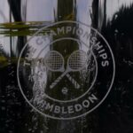 Jogador júnior de Wimbledon desclassificado após jogar raquete nas arquibancadas