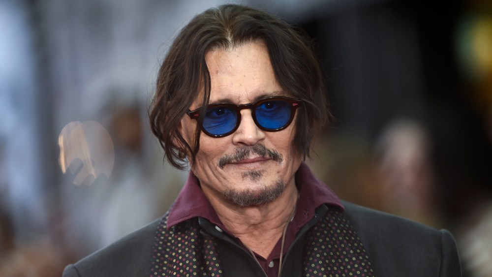 Johnny Depp faz aparição surpresa na Comic-Con como Ebenezer Scrooge