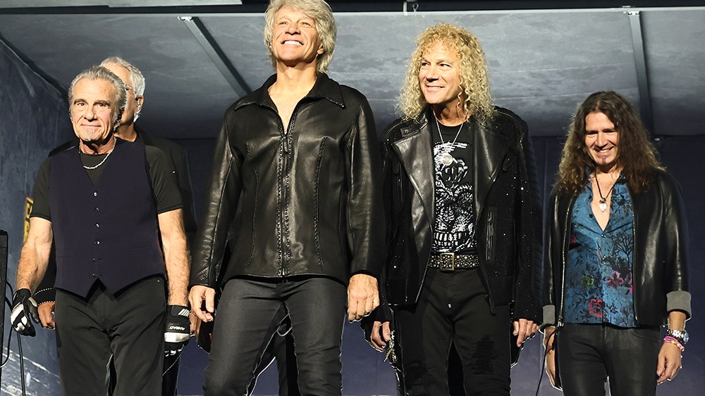 Jon Bon Jovi encerra show no Madison Square Garden mais cedo devido a uma infecção sinusal: 'Vamos descobrir como reagendar'