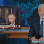 Jon Stewart critica a reação de Donald Trump à morte de Lindsey Graham