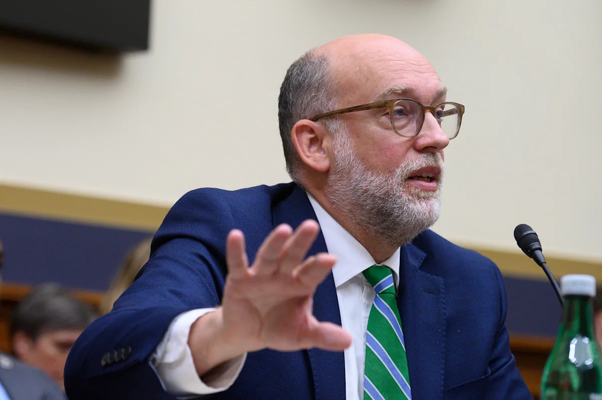 Juiz federal proíbe administração Trump de usar cláusula obscura para fazer enormes cortes de financiamento