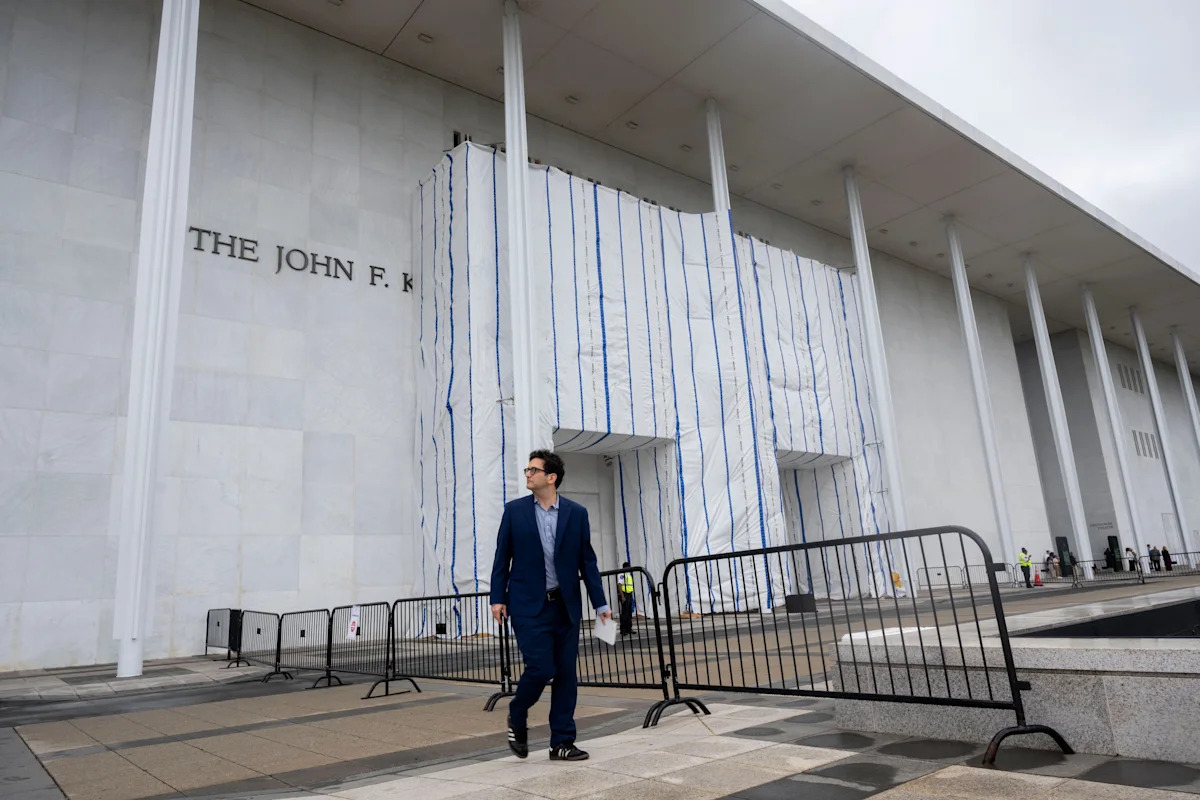 Juízes negam pedido para devolver o nome de Trump ao Kennedy Center enquanto se aguarda recurso