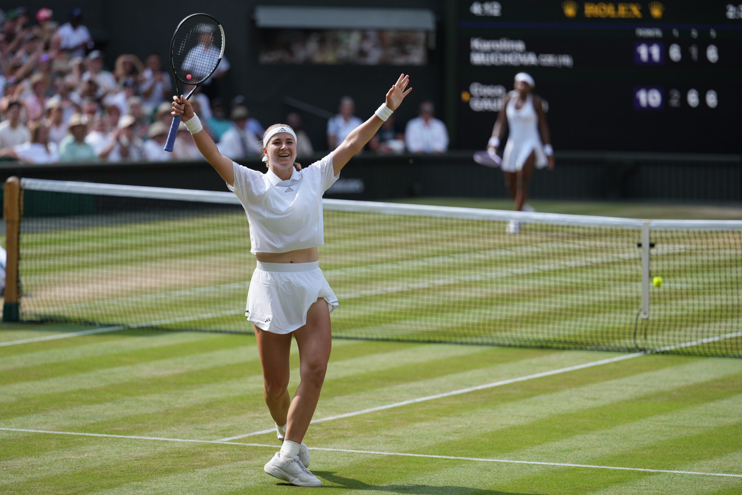 Karolina Muchova, da República Tcheca, comemora sua vitória contra Coco Gauff, dos Estados Unidos, na semifinal feminina de simples do Campeonato de Tênis de Wimbledon, em Londres, quinta-feira, 9 de julho de 2026.