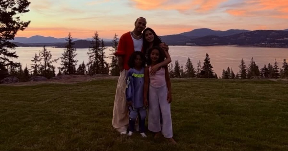 Kim Kardashian e Lewis Hamilton Pack no PDA, compartilhe um beijo no oceano Malibu