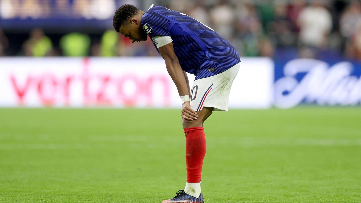 Kylian Mbappe lamenta o fim do sonho da Copa do Mundo