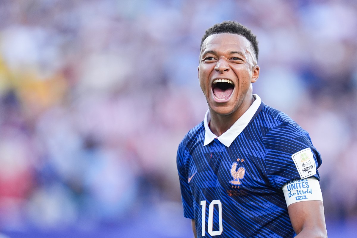 PHILADELPHIA, PENNSYLVANIA - JULY 04: Kylian Mbappe of France celebrates the victory after the final whistle during the FIFA World Cup 2026 Round Of 16 match between Paraguay and France at Philadelphia Stadium on July 04, 2026 in Philadelphia, Pennsylvania. (Photo by Daniela Porcelli/Getty Images)