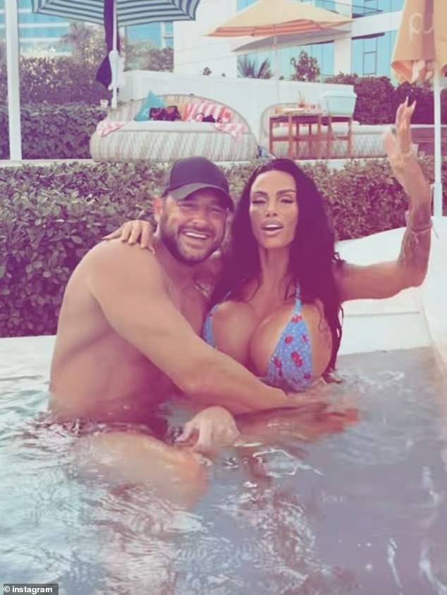 Lee Andrews supostamente está 'divulgando sua fita de sexo com sua esposa Katie Price há meses' em meio a seus planos de vender a filmagem por £ 250.000