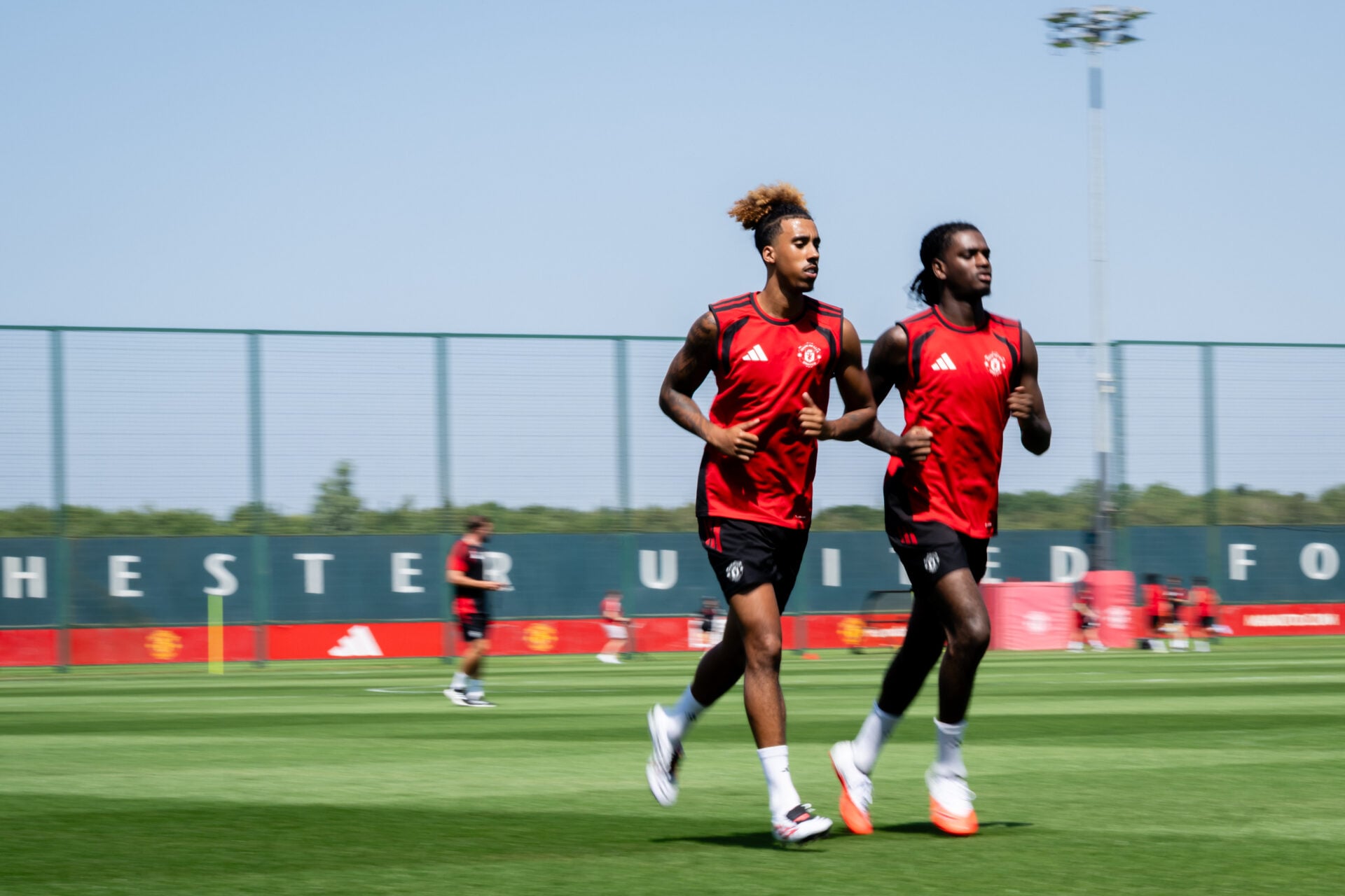 Leny Yoro enfrenta uma temporada decisiva para o Man Utd, o sucesso nem está em suas mãos