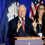 A senadora dos EUA Lindsey Graham morreu aos 71 anos de uma 'doença breve e súbita'