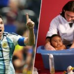 O astro do futebol Lionel Messi, de 20 anos, ajuda a dar banho em Lamine Yamal.