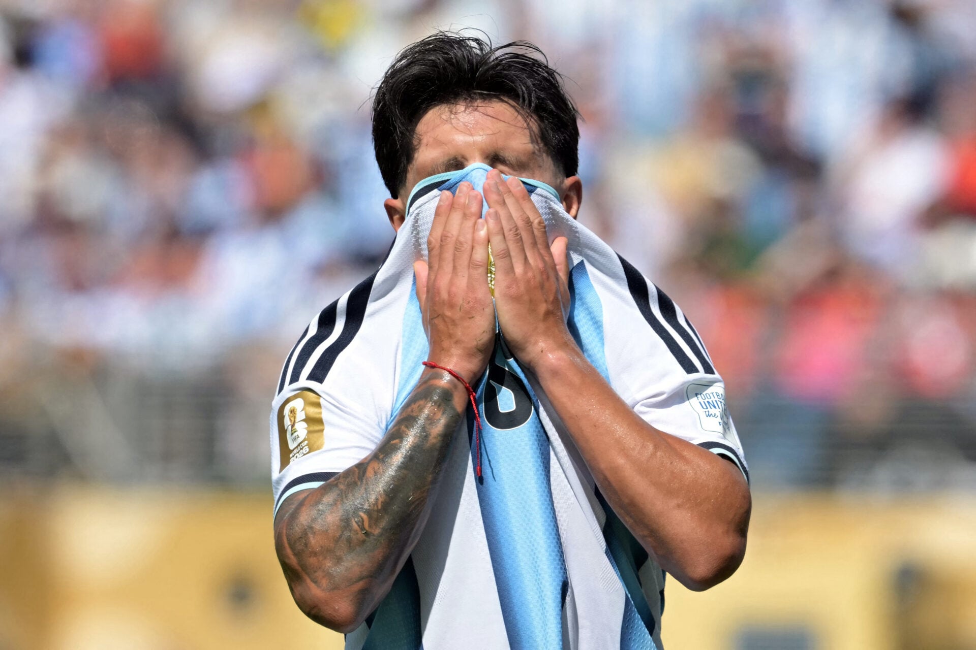 Lisandro Martinez lesionado na final da Copa do Mundo pela Argentina