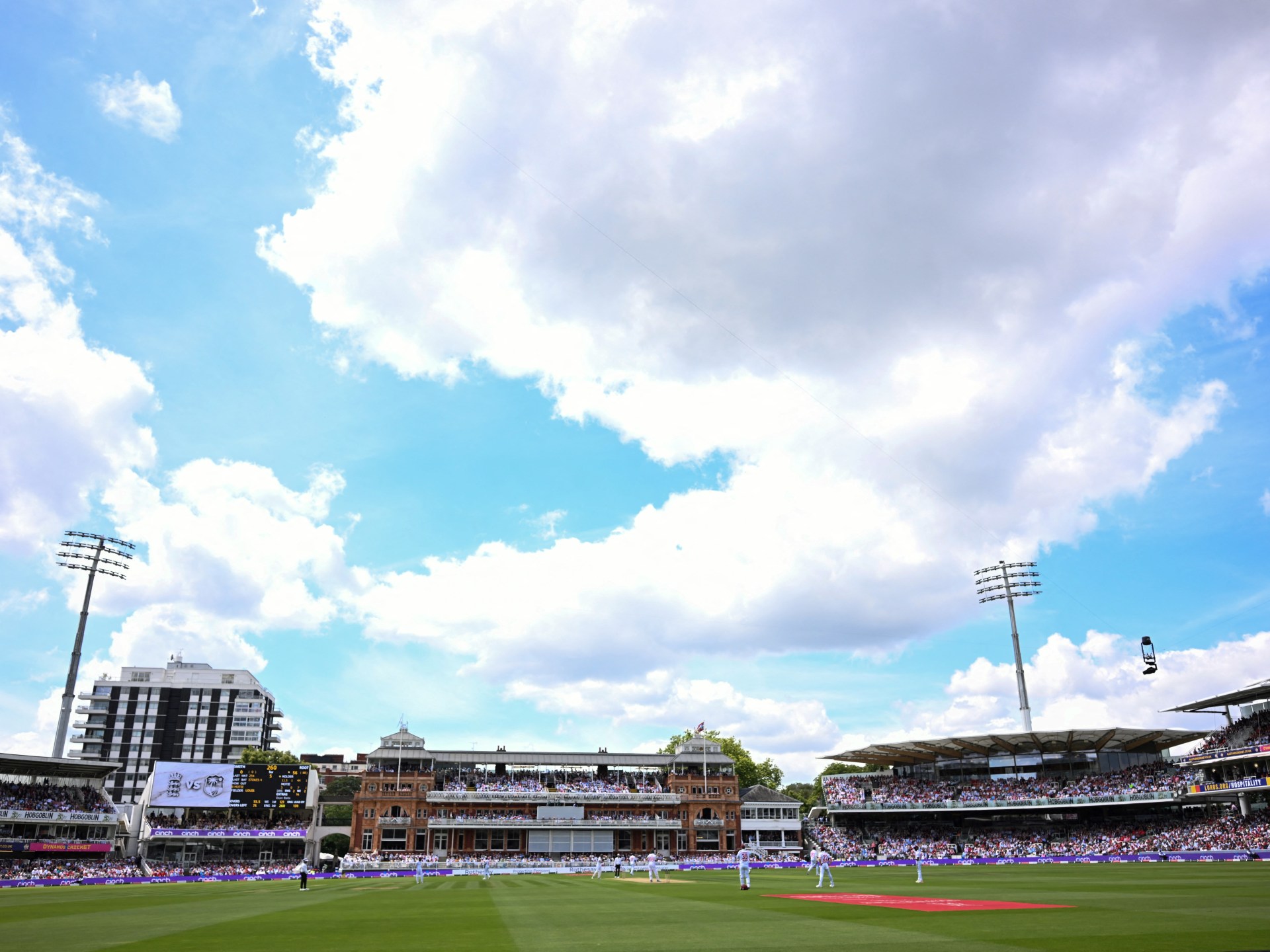 FOTO DO ARQUIVO: Críquete - Second Women's One Day International - Inglaterra x Índia - Lord's Cricket Ground, Londres, Grã-Bretanha - 19 de julho de 2025 Tammy Beaumont da Inglaterra acerta quatro Action Images via Reuters/Andrew Boyers/Foto de arquivo