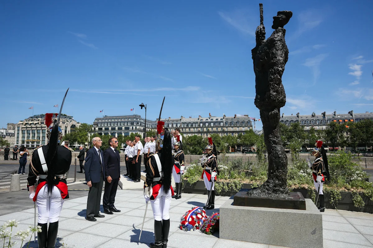 Macron alerta sobre o ressurgimento dos demônios do anti-semitismo enquanto a França homenageia Alfred Dreyfus
