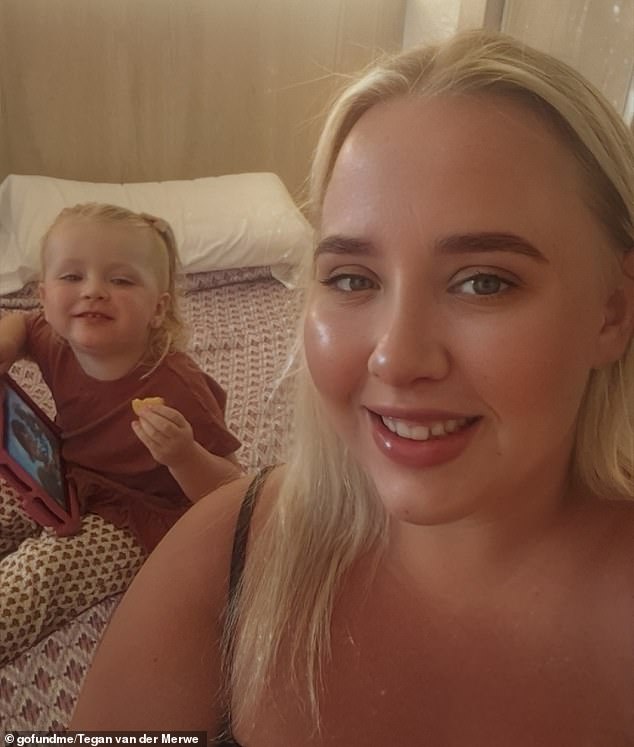 Tegan van der Merwe planejava levar sua filha de dois anos para férias de cinco dias - mas ficou presa na Espanha por até seis semanas