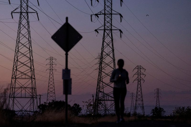 Maior rede elétrica dos EUA PJM intensifica ações de emergência para evitar apagões