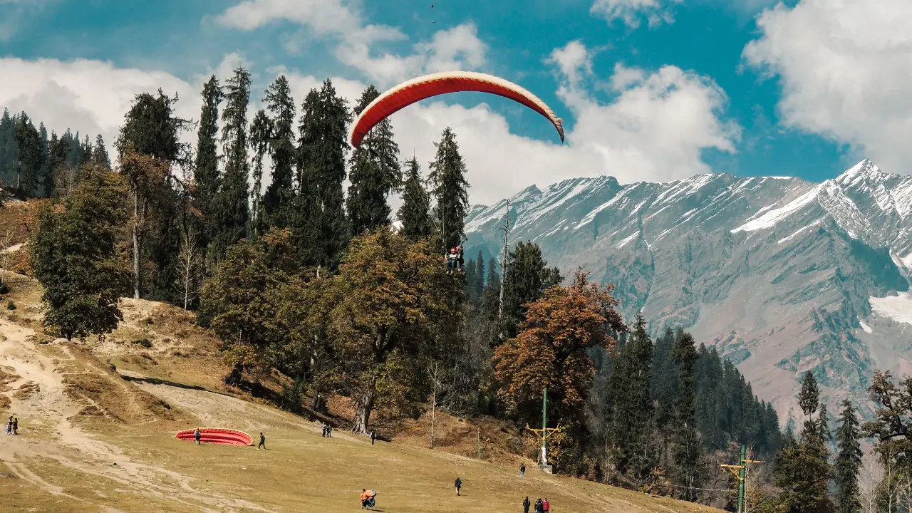 Manali está emergindo como um hotspot de turismo de aventura? Heli-ski agora é popular
