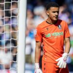 Manchester City contrata o goleiro Charles do Sheffield Wednesday
