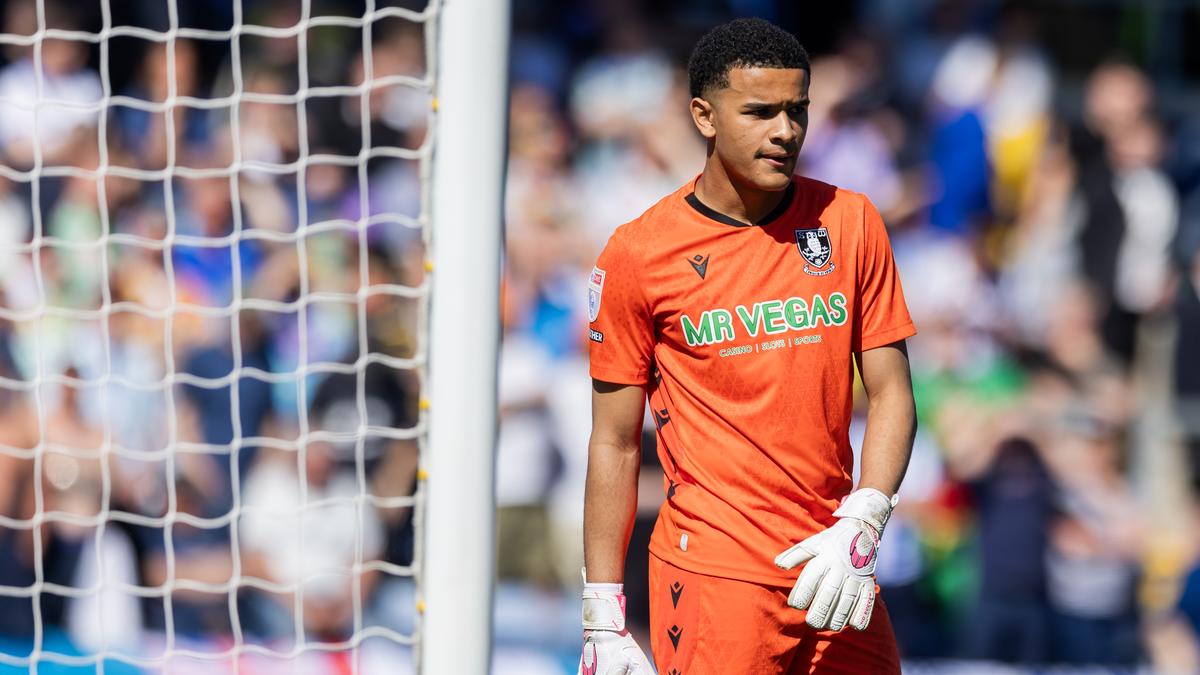 Manchester City contrata o goleiro Charles do Sheffield Wednesday