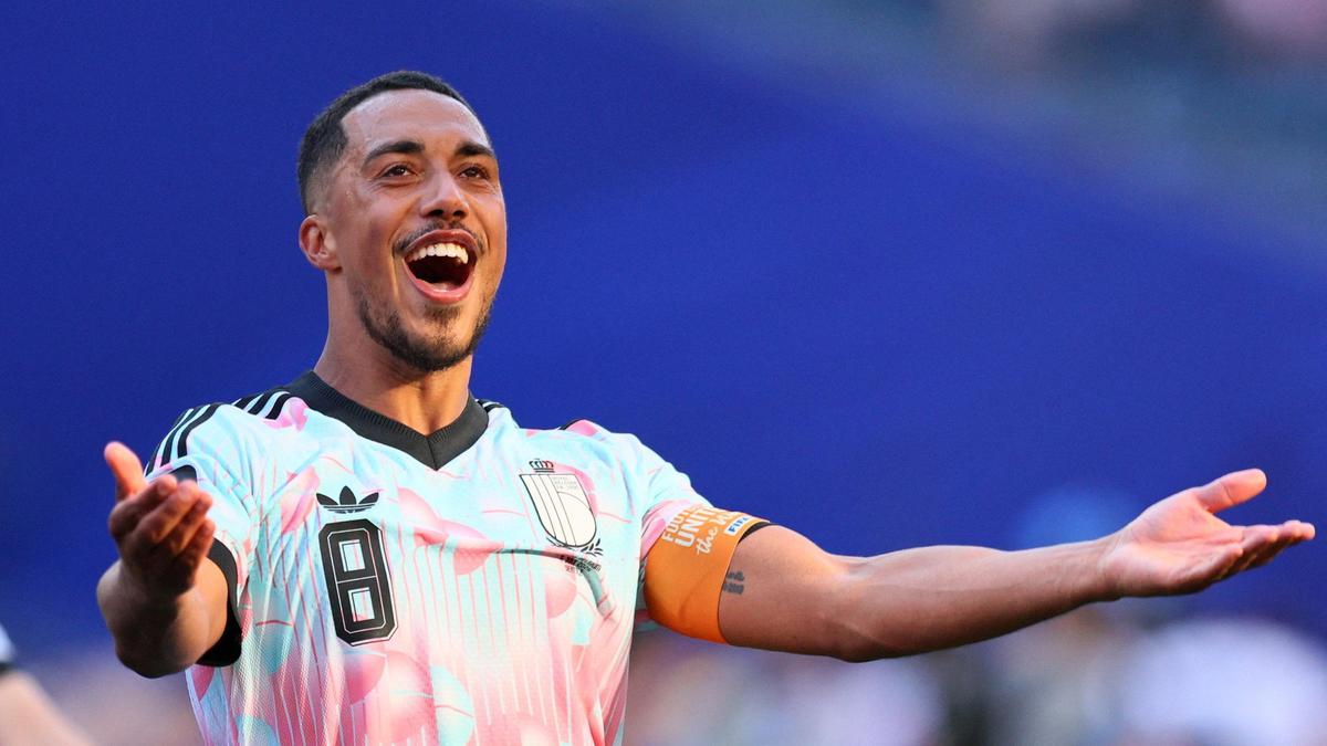 Manchester United confirma contratação de Tielemans