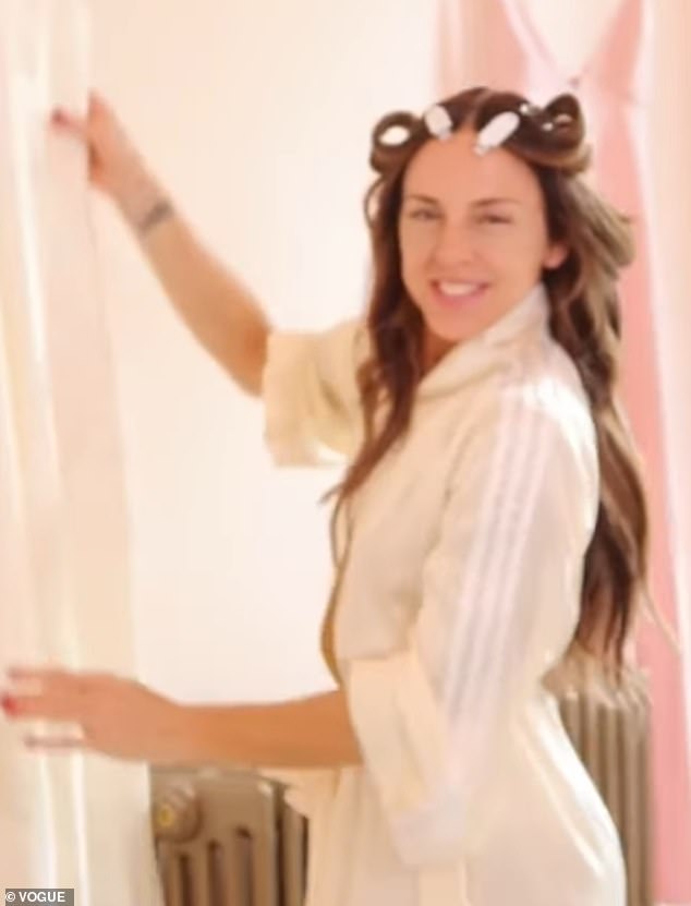 Melanie C deu uma olhada nos bastidores de seu casamento mágico com o modelo australiano Chris Dingwall em um vídeo compartilhado na Vogue na terça-feira.