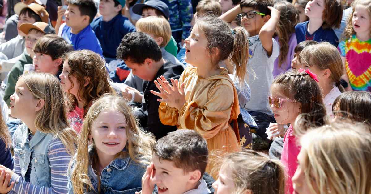 Melhores dicas para a primeira experiência de concerto do seu filho e o que esperar