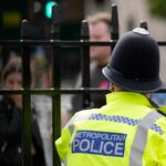 Menino de quatorze anos acusado de suposto complô contra mesquitas de Londres
