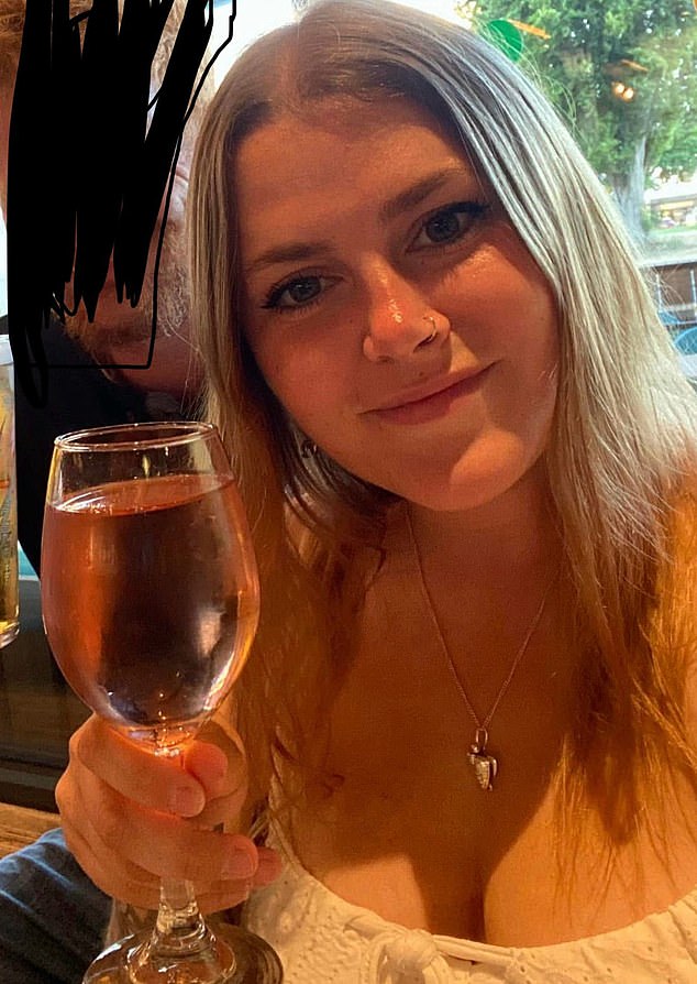 Rosé, disse a mim mesmo, era uma bebida alcoólica “legal”. Parecia tão inofensivo – tão divertido – que quase pensei nisso como um refrigerante. Nunca imaginei que um dia isso arruinaria minha vida, escreve Beth Jayne