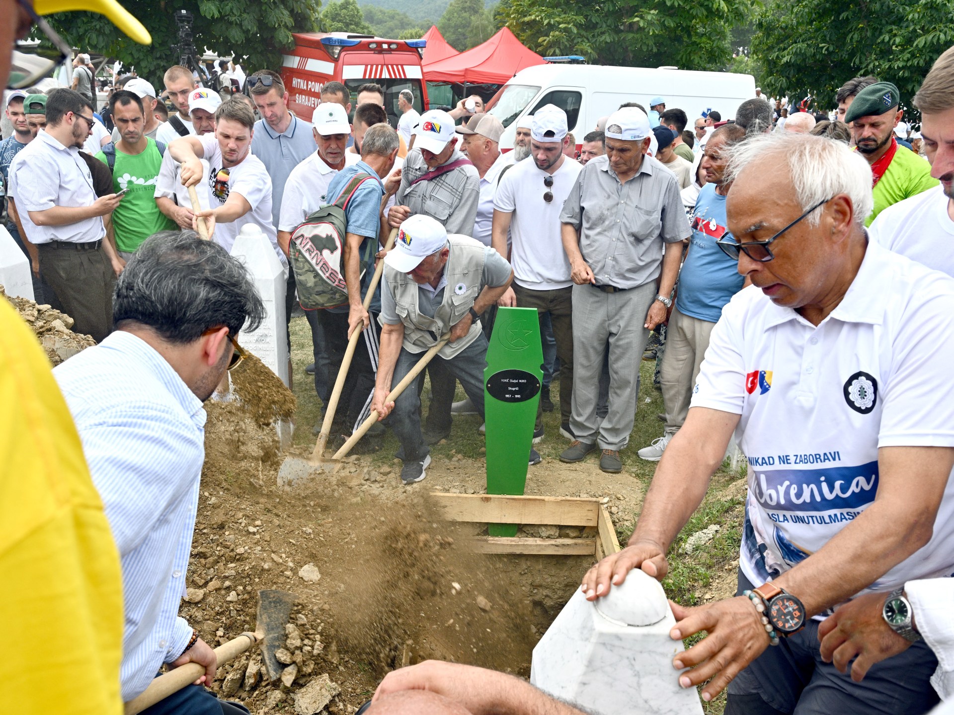 Milhares se reúnem em Srebrenica para comemorar 31 anos do genocídio