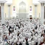 Milhares se reúnem para se despedir do Padre Emir Sheikh Hamad do Catar