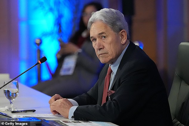 O ministro das Relações Exteriores da Nova Zelândia, Winston Peters (foto), rejeitou a reação e disse que aqueles que veem Cook como um “precursor da colonização” deveriam estar mais conscientes do passado do país.