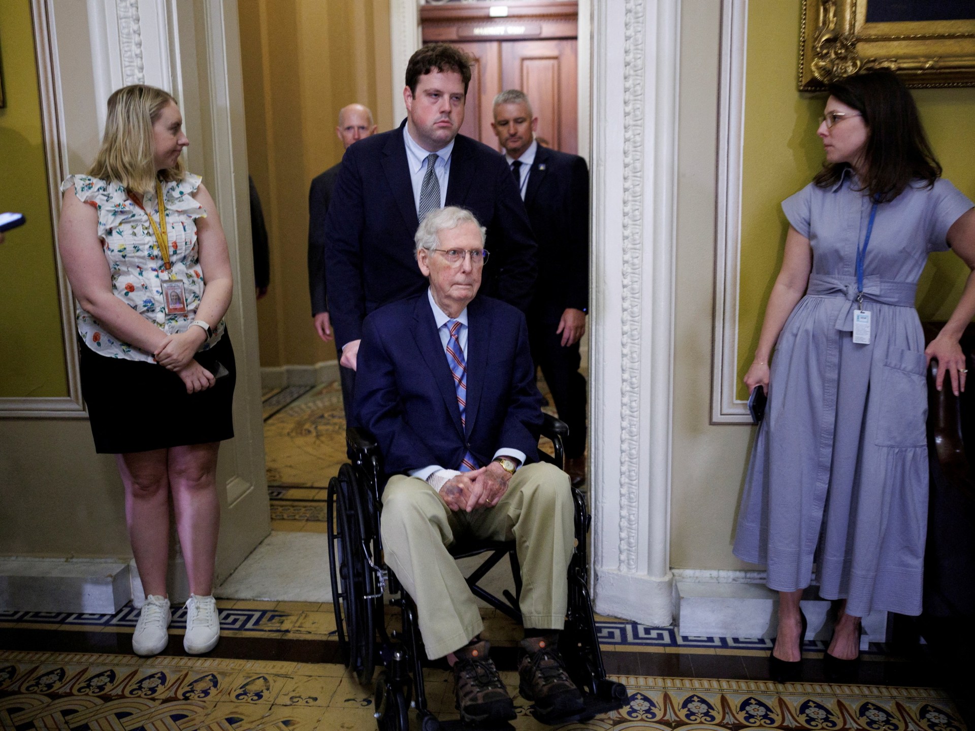 Mitch McConnell divulga atualização de saúde e diz que está ‘recuperando’ forças
