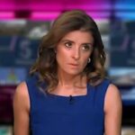 A estrela do Channel 5 News, Dani Sinha, foi pega revirando os olhos depois de sofrer uma série de erros durante sua transmissão ao vivo sobre a morte de Bonnie Tyler na quinta-feira.