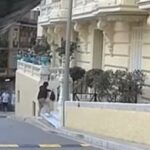 Este é o momento em que um magnata imobiliário ucraniano e sua família foram explodidos em um ataque a bomba em frente a um apartamento de luxo em Mônaco.