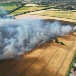 O fogo se espalhou por 750 metros em campos de trigo na área de Woodthorpe, em York, no domingo.