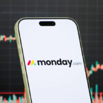 Monday.com demite centenas para se concentrar em IA