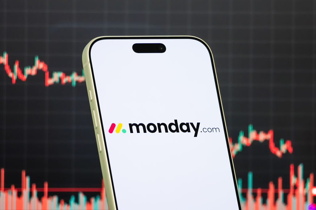Monday.com demite centenas para se concentrar em IA