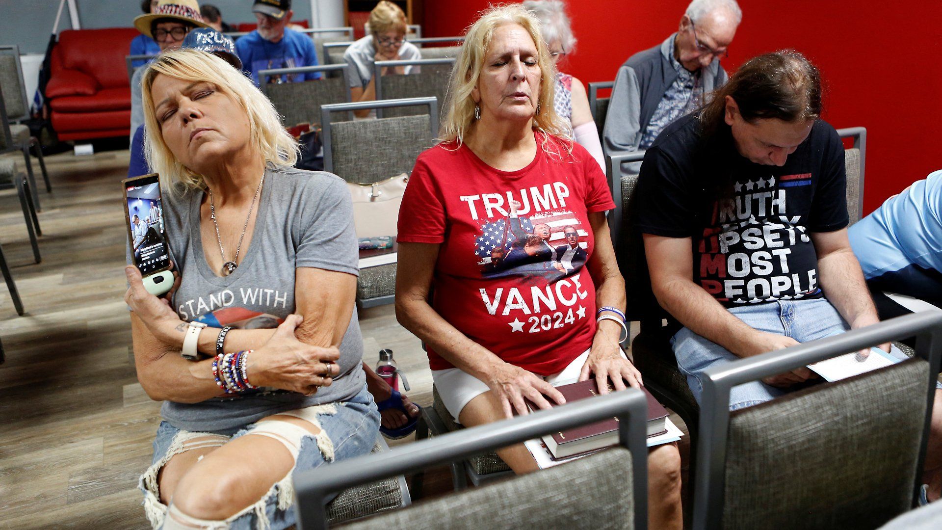 Muitos eleitores cristãos nos EUA veem Trump como ‘escolhido’ por Deus para liderar
