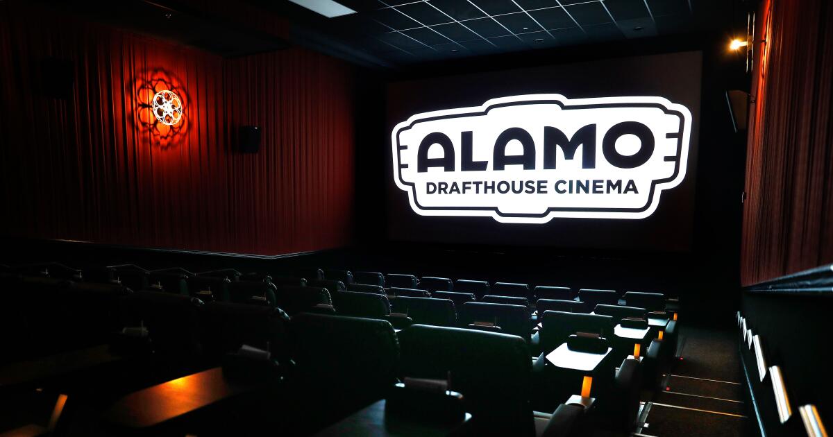 Muitos filmes independentes de festivais lutam para conseguir distribuição. A Alamo Drafthouse está tentando mudar isso.