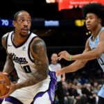 DeMar DeRozan, seis vezes atacante do NBA All-Star, um veterano de 17 temporadas, foi dispensado pelo Sacramento Kings na segunda-feira, após duas campanhas pelo clube.