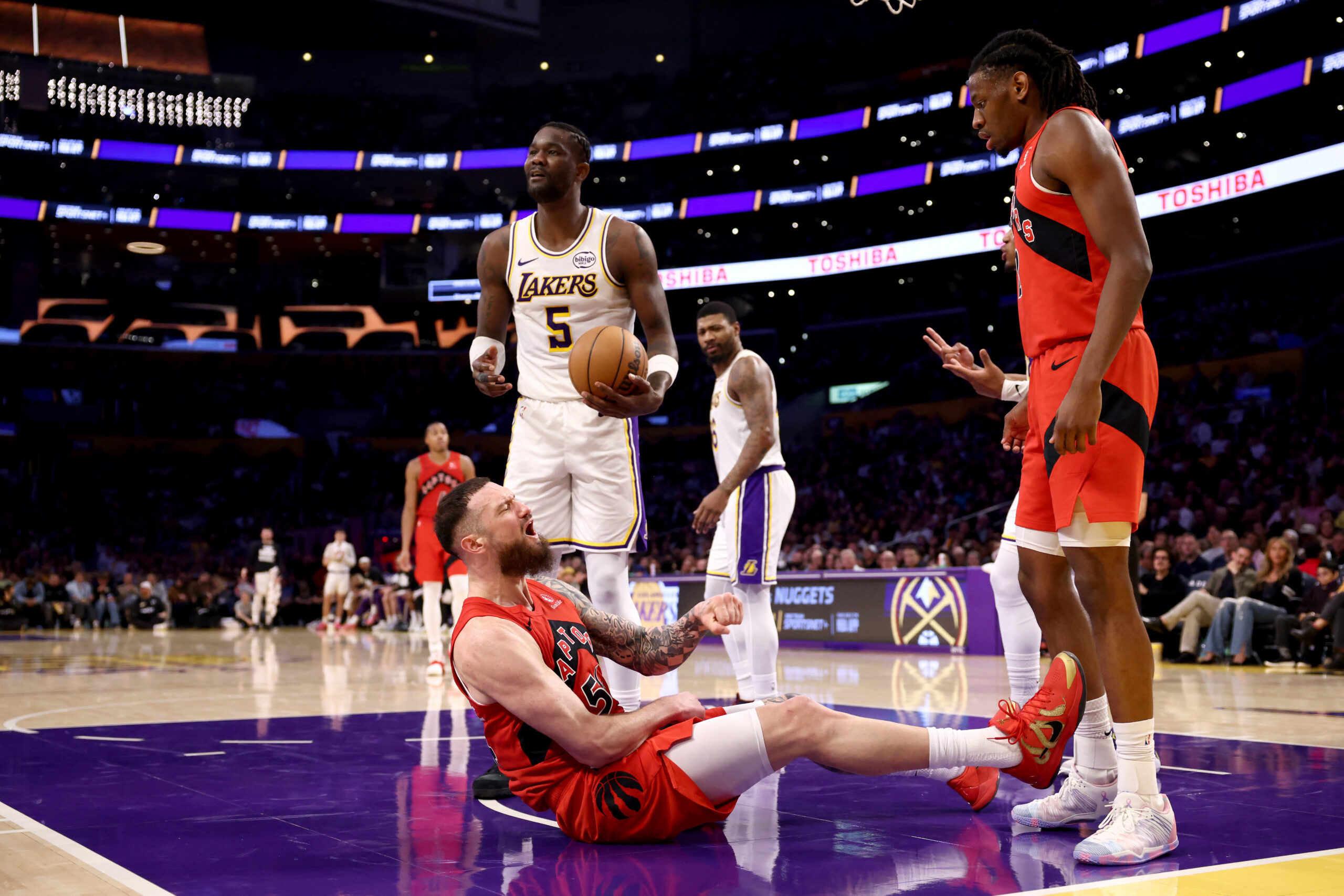 adicionou o atacante Sandro Mamukelashvili e os guardas Quentin Grimes e Collin Sexton na agência gratuita da NBA