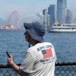 Navio forçado a sair do desfile de navios em Nova York por causa de faixas 'politicamente carregadas'