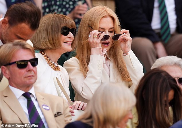 Foi um evento repleto de estrelas para a final individual masculina em Wimbledon, na tarde de domingo, quando Nicole Kidman e Dame Anna Wintour chegaram ao camarote real.