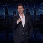 O apresentador convidado de Kimmel, Ike Barinholtz, reage ao escândalo do teleprompter Trump