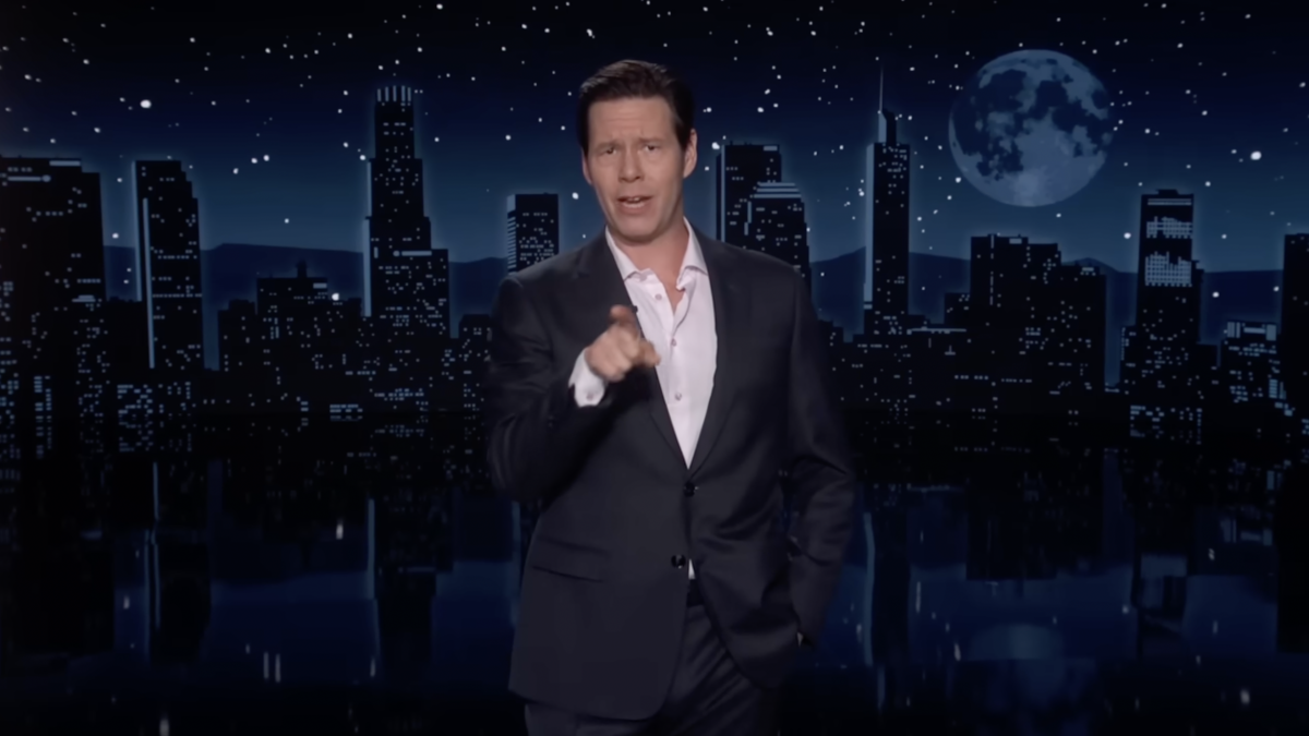 O apresentador convidado de Kimmel, Ike Barinholtz, reage ao escândalo do teleprompter Trump