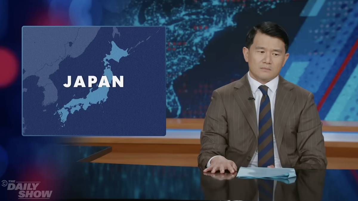 O apresentador do Daily Show, Ronnie Chieng, reage a Trump dizendo que a República Islâmica do Japão